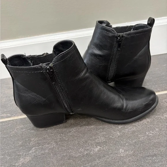 Unisa Black Leather Ankle Booties - Picture 3 of 3